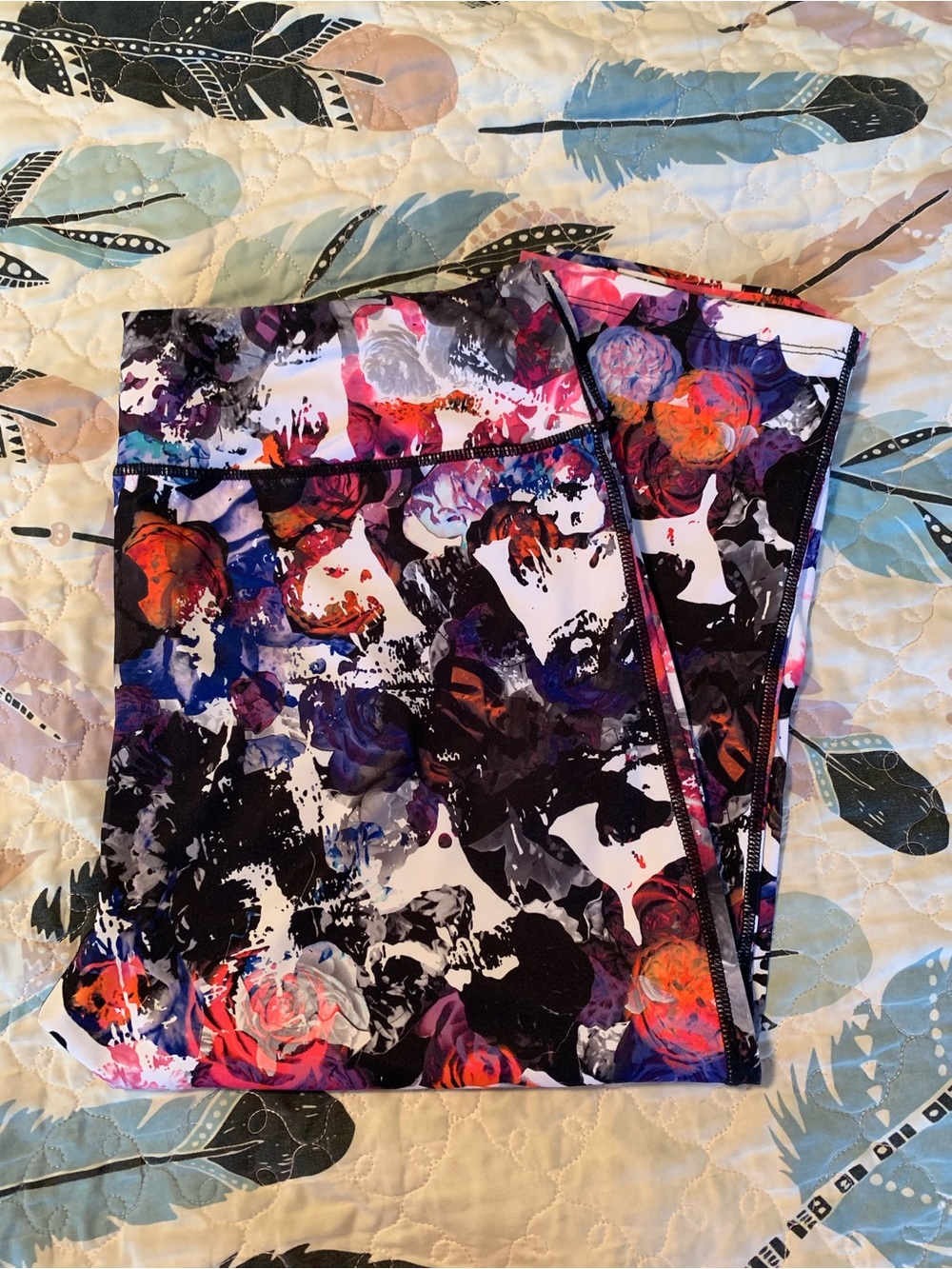 Women’s Floral Abstract Print Capri Leggings - Black & Purple